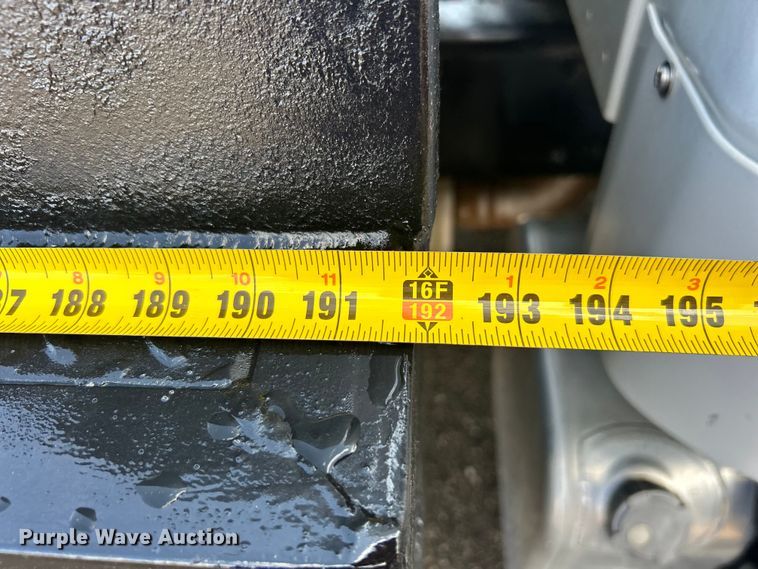 image for item EG1348 2005 Freightliner  Business Class M2 flatbed truck