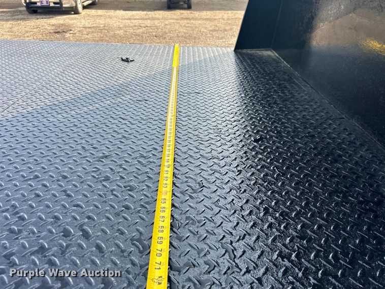 image for item EG1348 2005 Freightliner  Business Class M2 flatbed truck