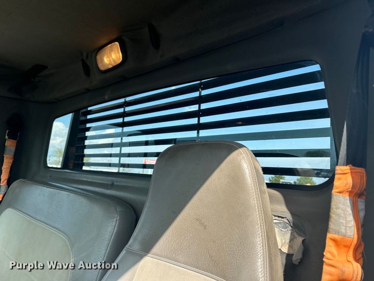 image for item EG1348 2005 Freightliner  Business Class M2 flatbed truck