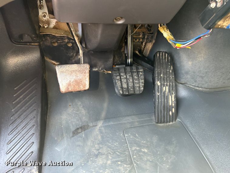 image for item EG1348 2005 Freightliner  Business Class M2 flatbed truck