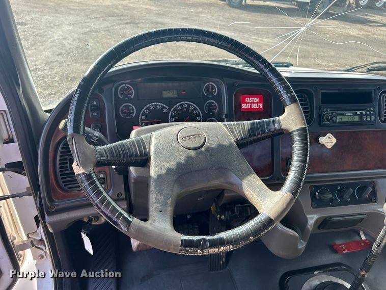 image for item EG1348 2005 Freightliner  Business Class M2 flatbed truck