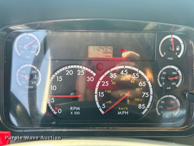 image for item EG1348 2005 Freightliner  Business Class M2 flatbed truck