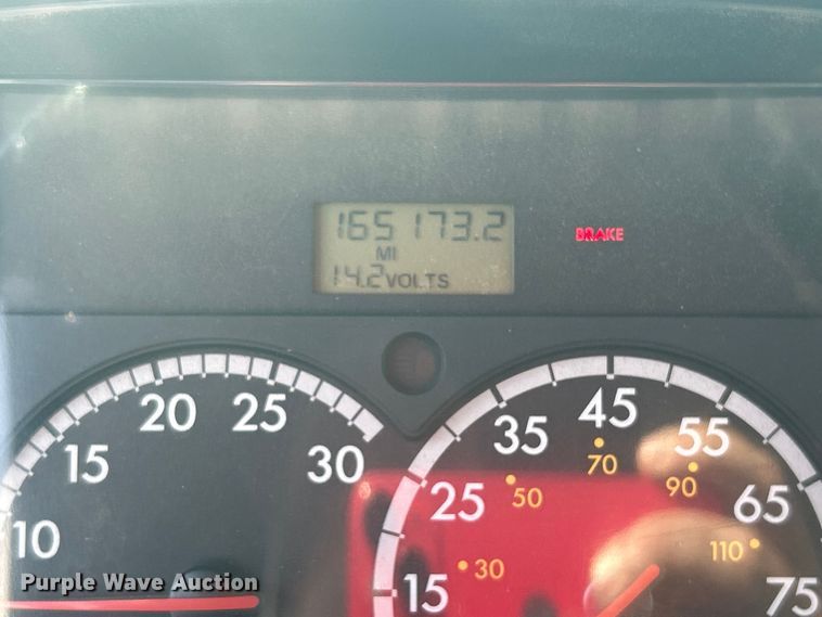 image for item EG1348 2005 Freightliner  Business Class M2 flatbed truck