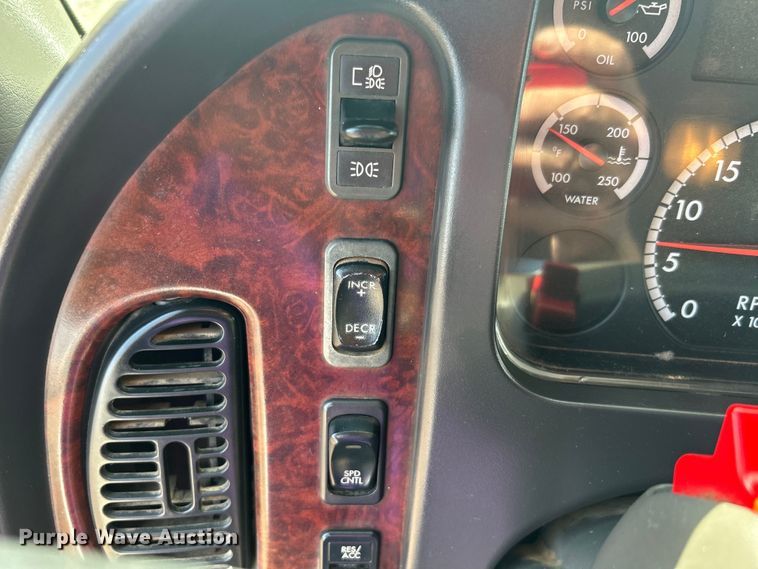 image for item EG1348 2005 Freightliner  Business Class M2 flatbed truck