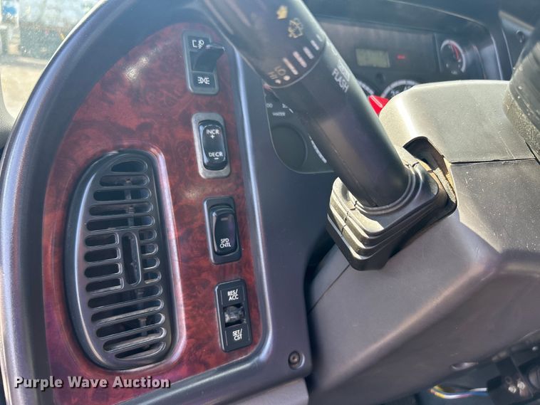 image for item EG1348 2005 Freightliner  Business Class M2 flatbed truck