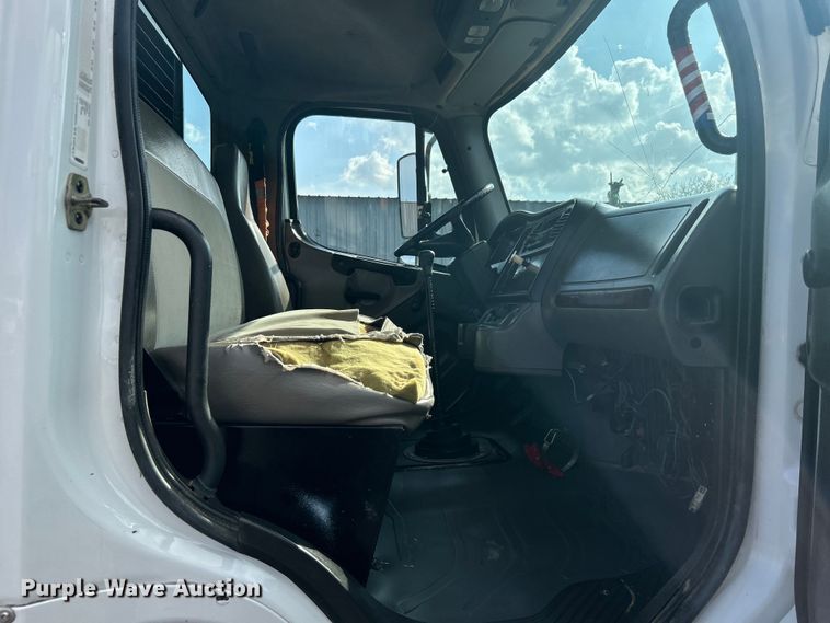 image for item EG1348 2005 Freightliner  Business Class M2 flatbed truck