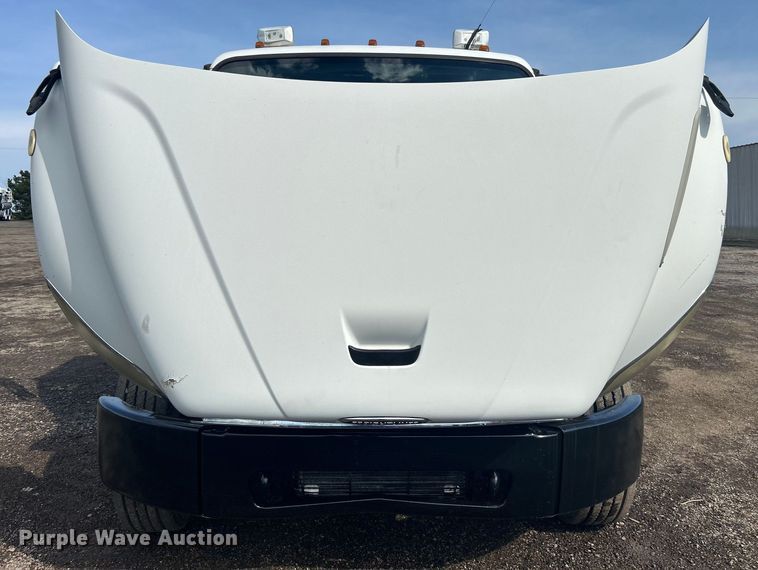 image for item EG1348 2005 Freightliner  Business Class M2 flatbed truck