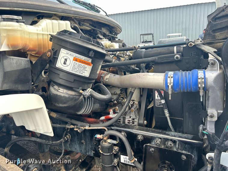 image for item EG1348 2005 Freightliner  Business Class M2 flatbed truck