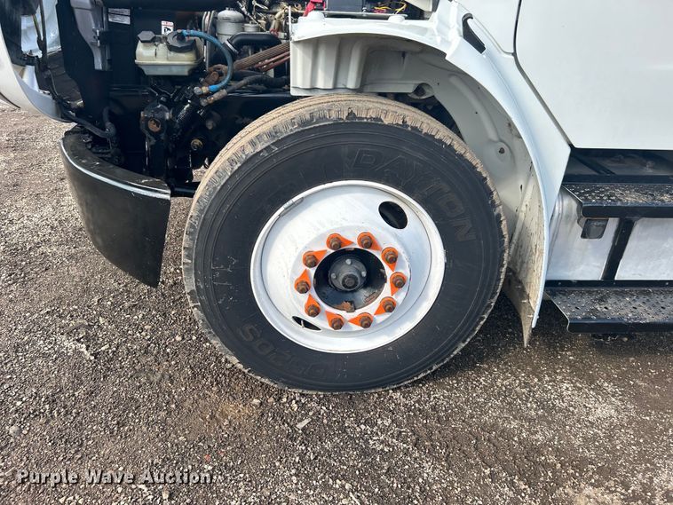 image for item EG1348 2005 Freightliner  Business Class M2 flatbed truck