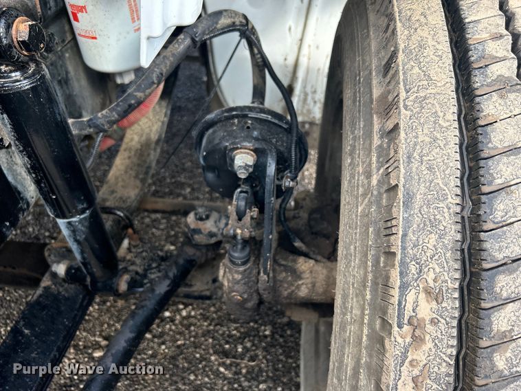 image for item EG1348 2005 Freightliner  Business Class M2 flatbed truck