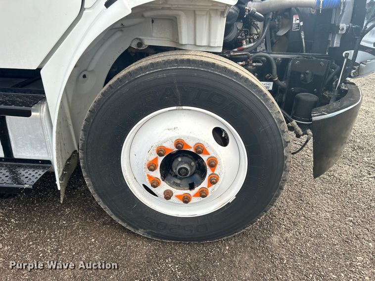 image for item EG1348 2005 Freightliner  Business Class M2 flatbed truck