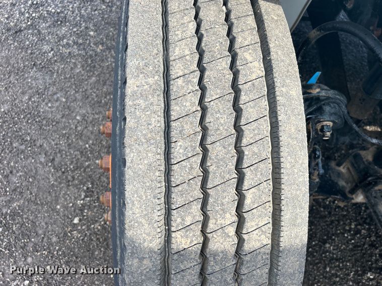 image for item EG1348 2005 Freightliner  Business Class M2 flatbed truck