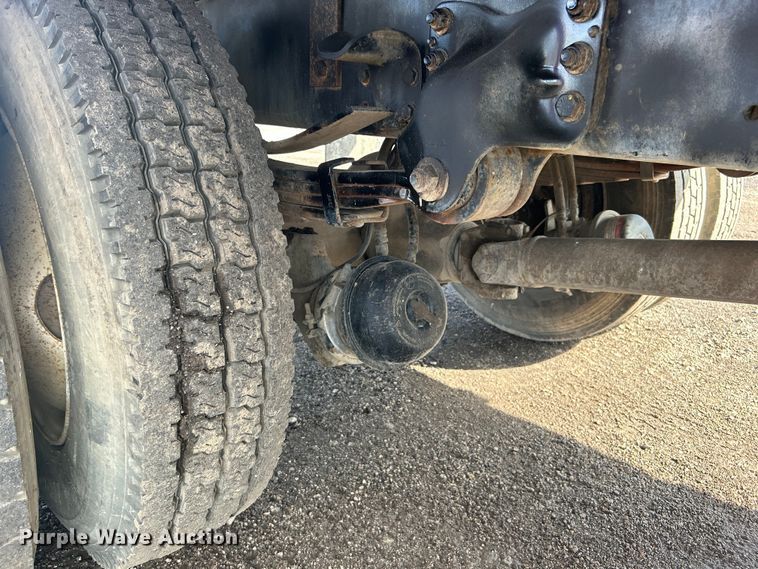 image for item EG1348 2005 Freightliner  Business Class M2 flatbed truck