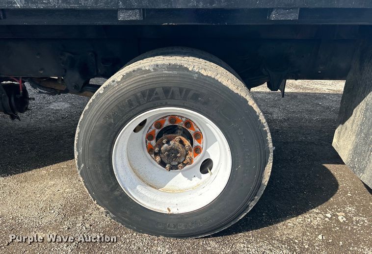 image for item EG1348 2005 Freightliner  Business Class M2 flatbed truck