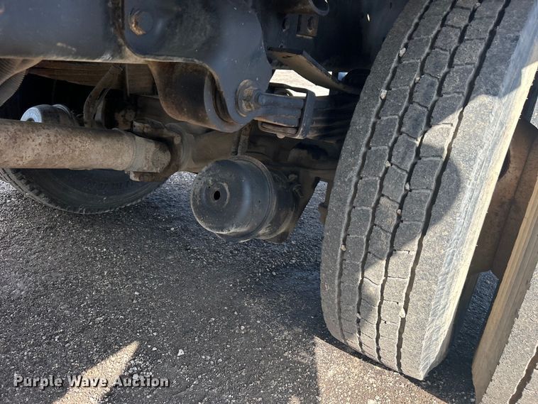 image for item EG1348 2005 Freightliner  Business Class M2 flatbed truck