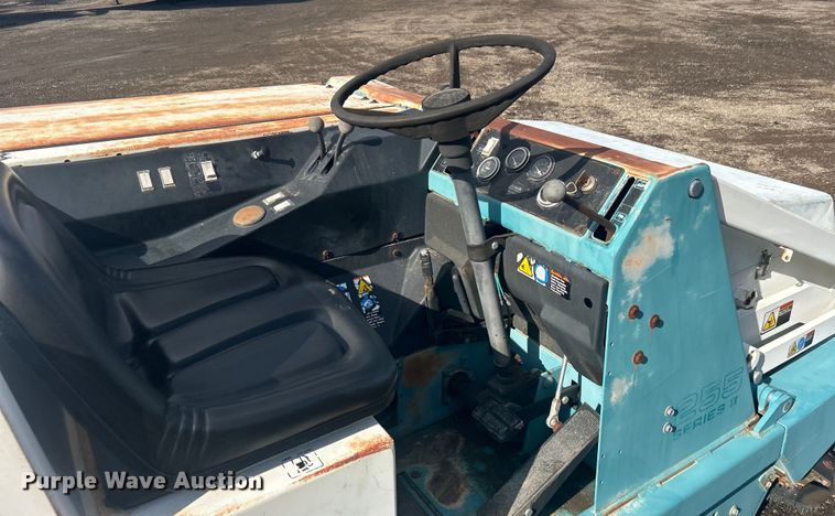 image for item EG1349 Tennant 255 II sweeper