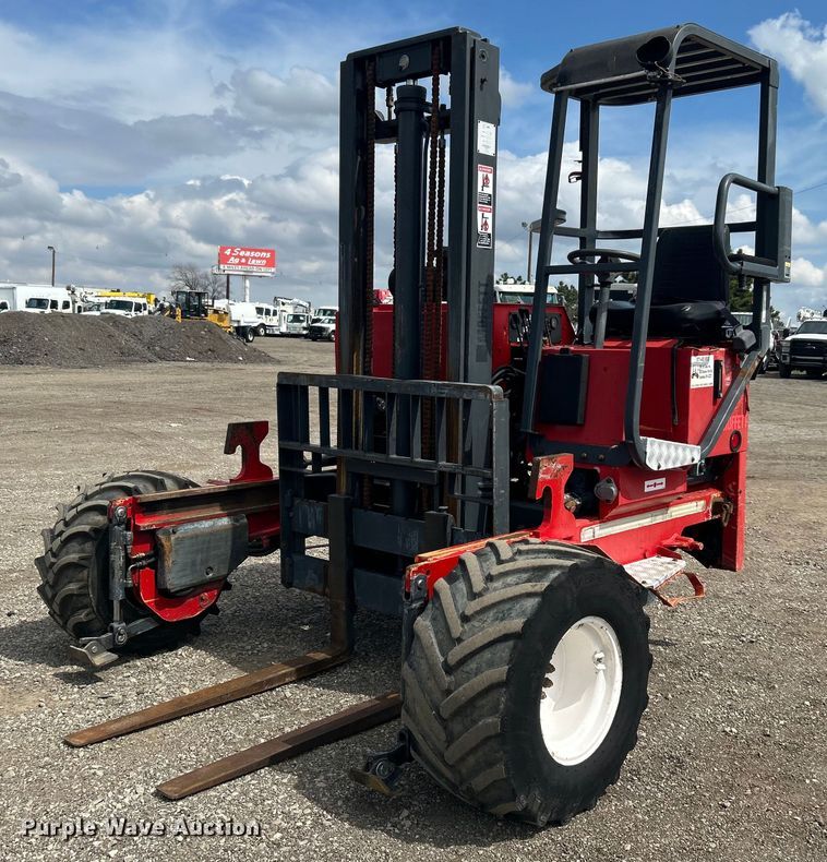 image for item EG1359 2004 Moffett M5500 forklift