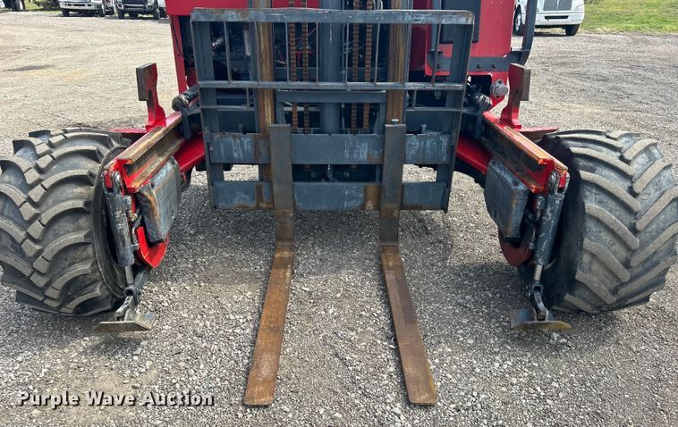 image for item EG1359 2004 Moffett M5500 forklift