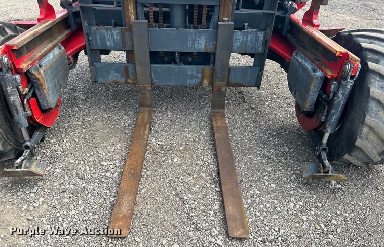 image for item EG1359 2004 Moffett M5500 forklift