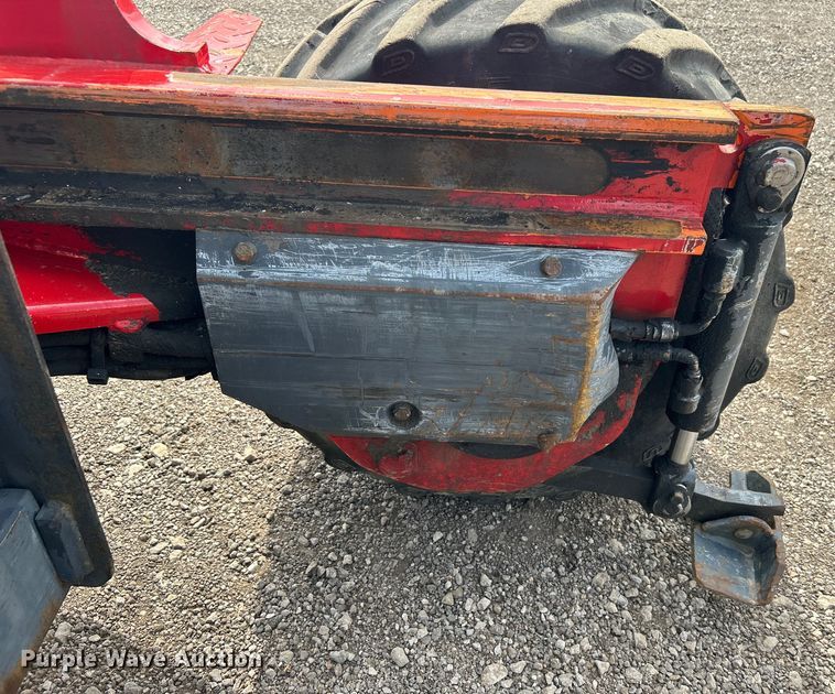 image for item EG1359 2004 Moffett M5500 forklift