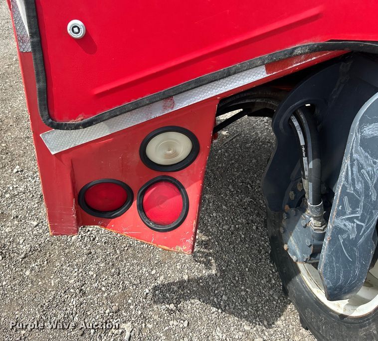 image for item EG1359 2004 Moffett M5500 forklift