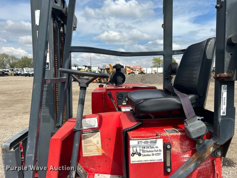 image for item EG1359 2004 Moffett M5500 forklift