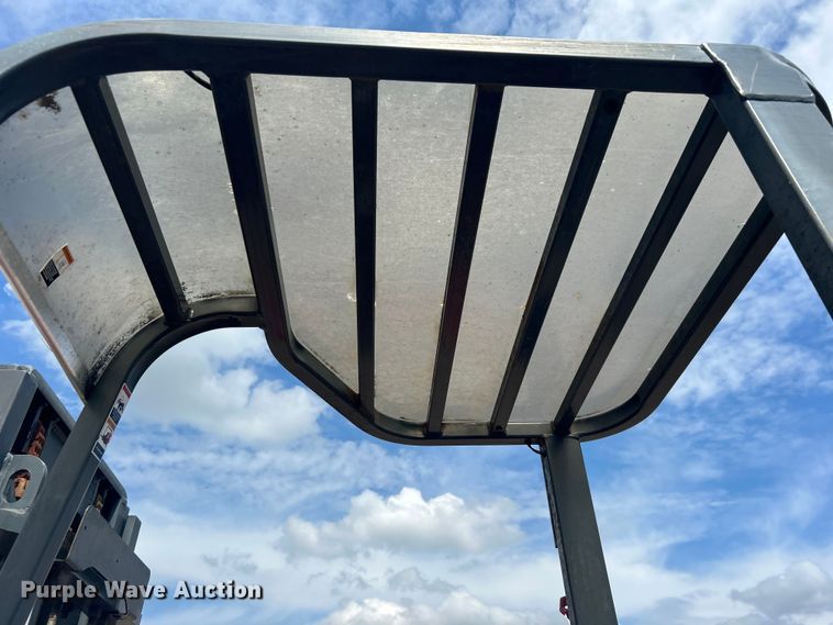 image for item EG1359 2004 Moffett M5500 forklift