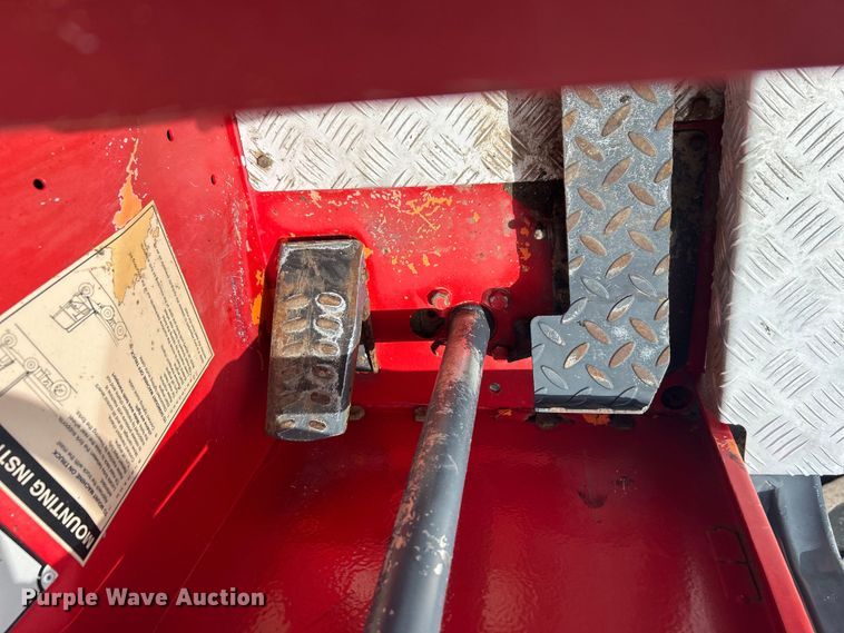 image for item EG1359 2004 Moffett M5500 forklift