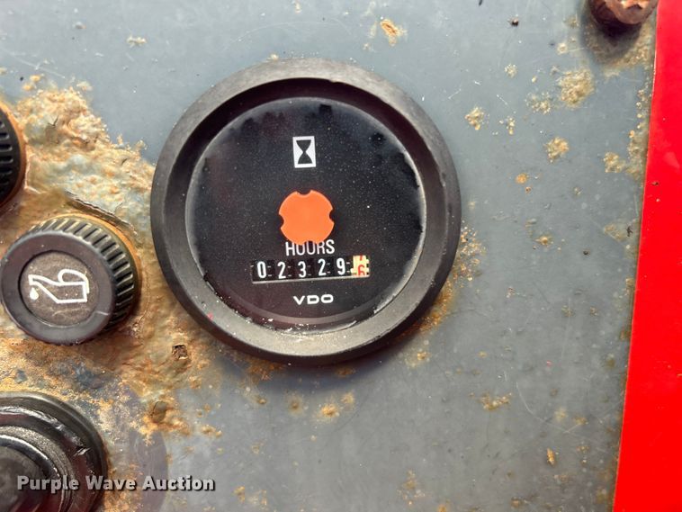 image for item EG1359 2004 Moffett M5500 forklift