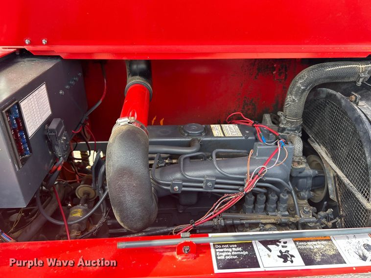 image for item EG1359 2004 Moffett M5500 forklift