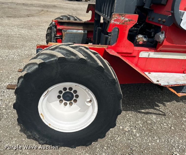 image for item EG1359 2004 Moffett M5500 forklift