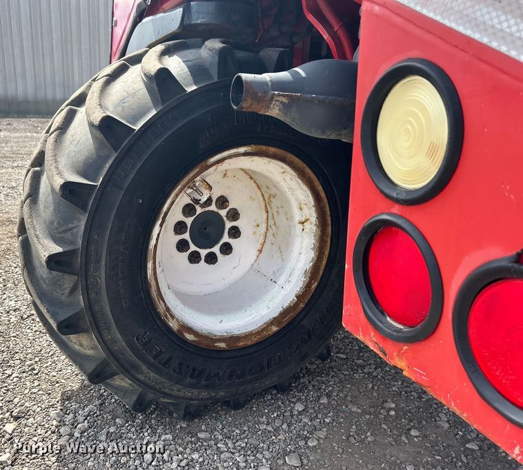 image for item EG1359 2004 Moffett M5500 forklift