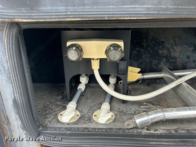 image for item EG1364 1994 Winnebago Vectra RV