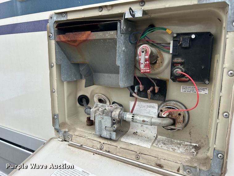 image for item EG1364 1994 Winnebago Vectra RV