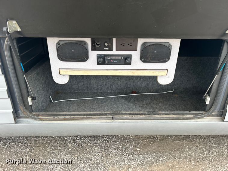 image for item EG1364 1994 Winnebago Vectra RV