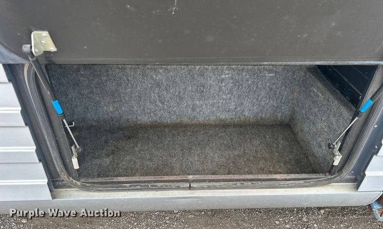 image for item EG1364 1994 Winnebago Vectra RV