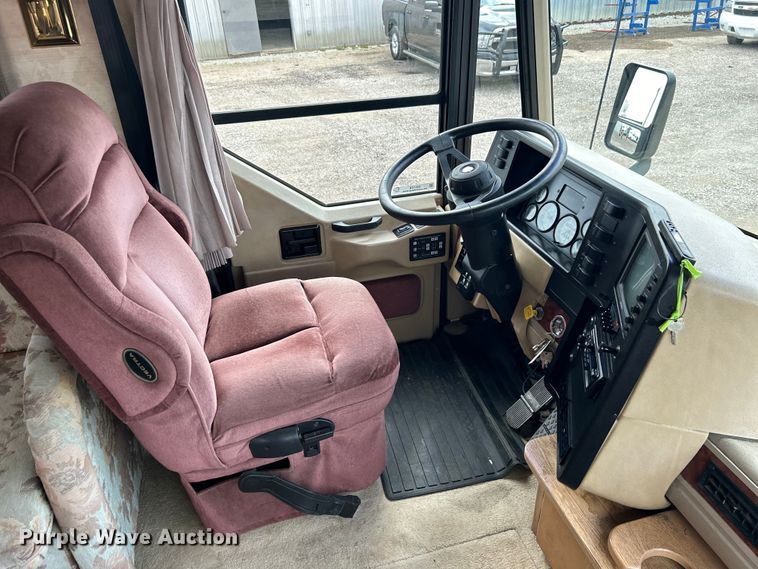 image for item EG1364 1994 Winnebago Vectra RV