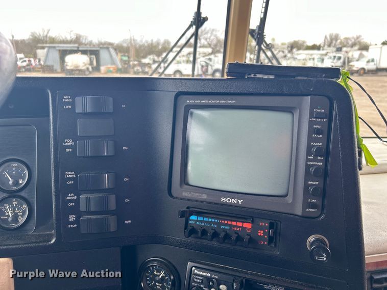 image for item EG1364 1994 Winnebago Vectra RV