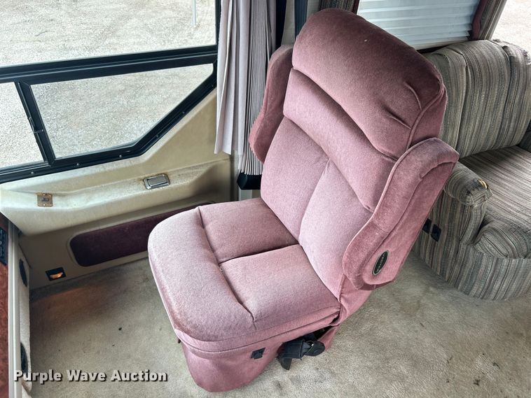 image for item EG1364 1994 Winnebago Vectra RV