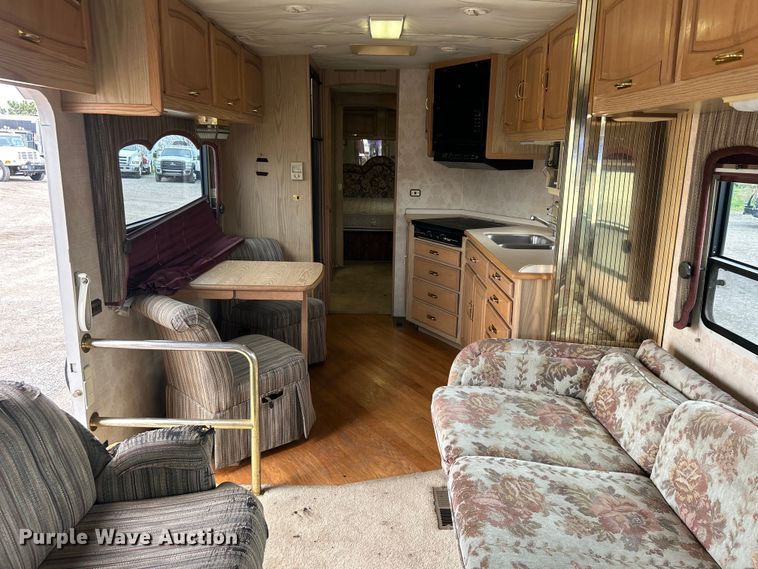 image for item EG1364 1994 Winnebago Vectra RV