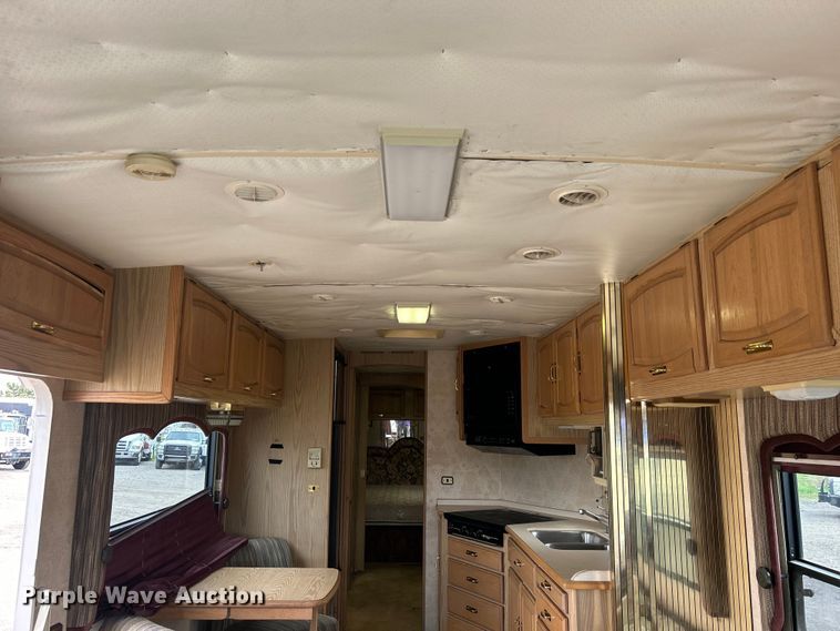 image for item EG1364 1994 Winnebago Vectra RV