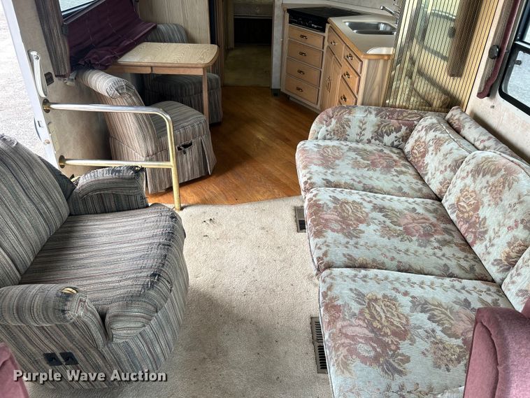 image for item EG1364 1994 Winnebago Vectra RV