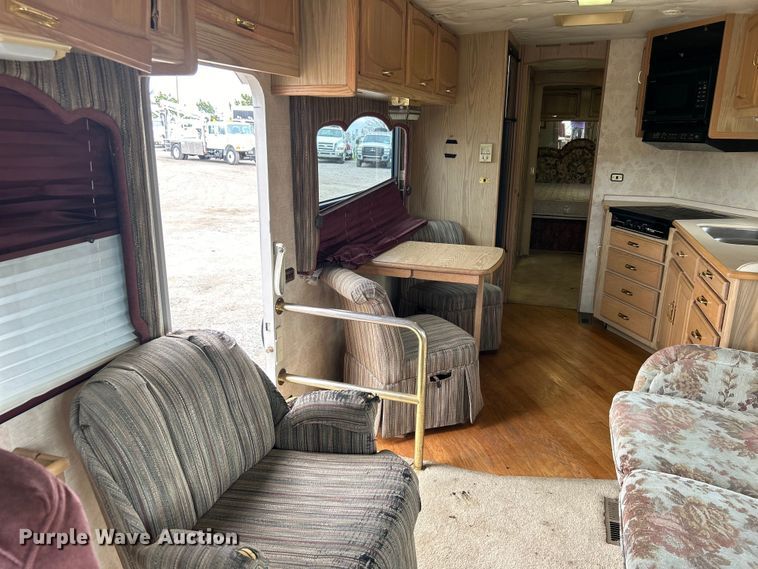 image for item EG1364 1994 Winnebago Vectra RV