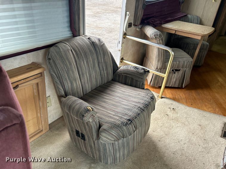 image for item EG1364 1994 Winnebago Vectra RV