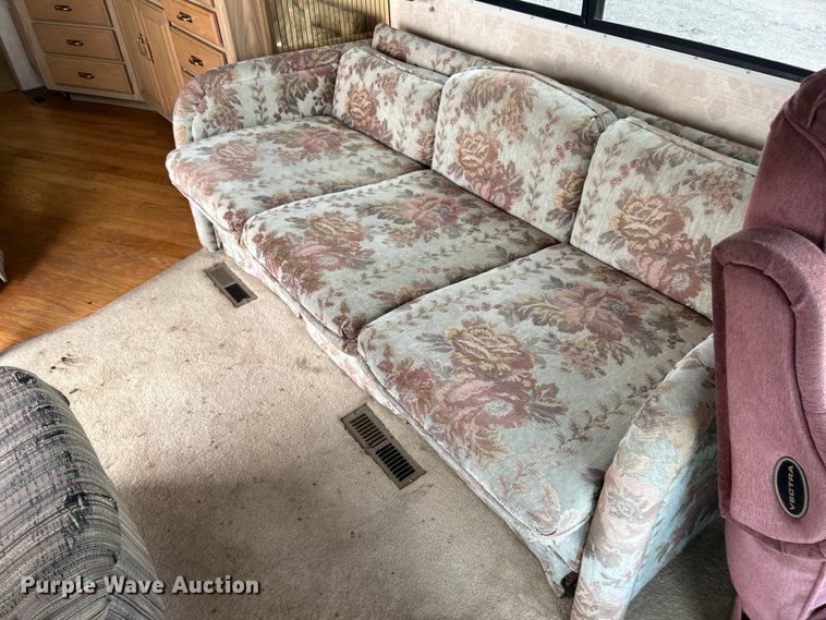 image for item EG1364 1994 Winnebago Vectra RV