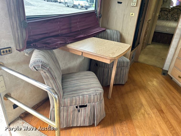 image for item EG1364 1994 Winnebago Vectra RV