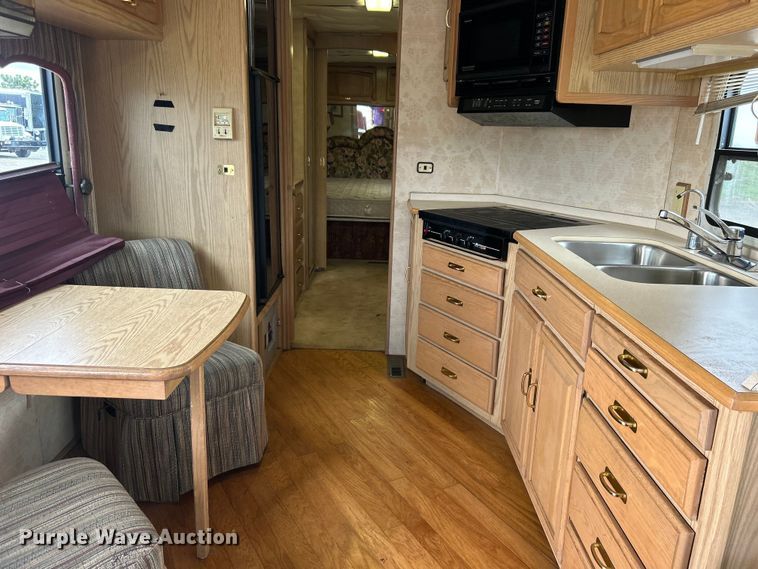 image for item EG1364 1994 Winnebago Vectra RV