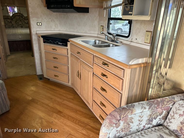 image for item EG1364 1994 Winnebago Vectra RV