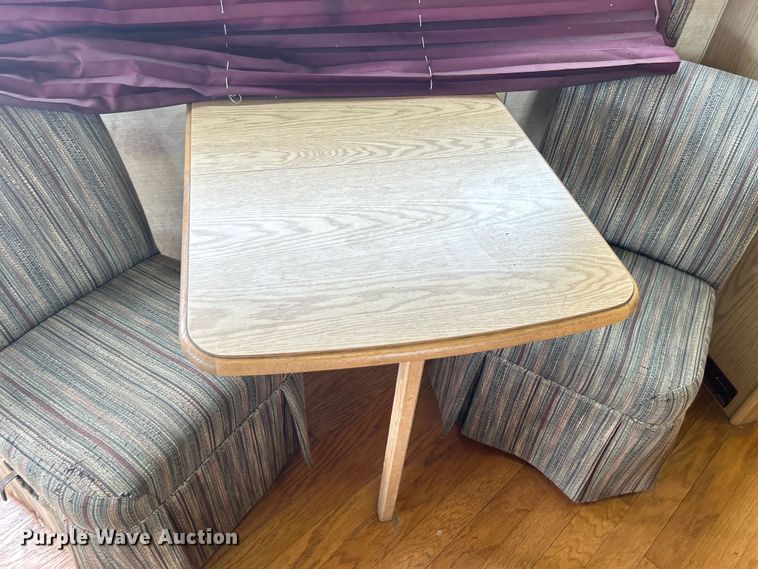 image for item EG1364 1994 Winnebago Vectra RV