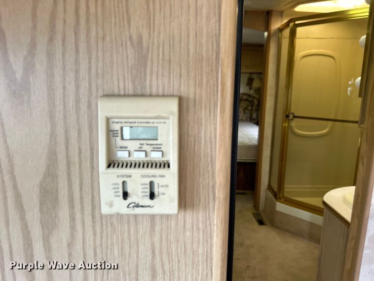 image for item EG1364 1994 Winnebago Vectra RV